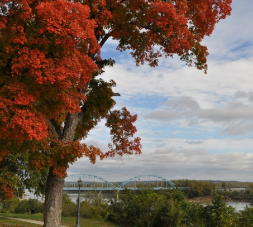 fall color along the Missouri River in Leavenworth