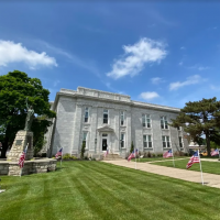 Leavenworth City Hall photo of historic building with columns and statues with a blue sky and freshly mowed lawn