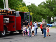 Leavenworth Fire Department children line up at Fire truck