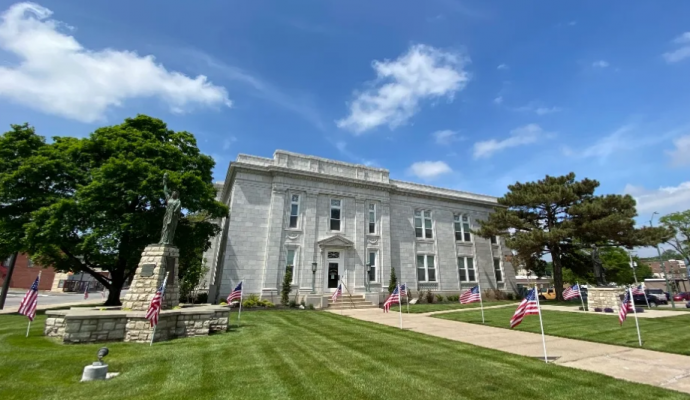 Leavenworth City Hall photo of historic building with columns and statues with a blue sky and freshly mowed lawn