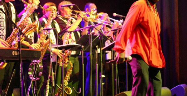 Live Music: Platinum Express